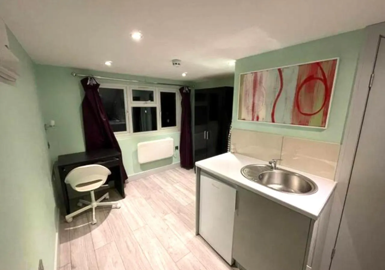Letzi Private En-Suite, Near Heathrow Airport T3 Hayes  0*, Hayes (Greater London) Reino Unido