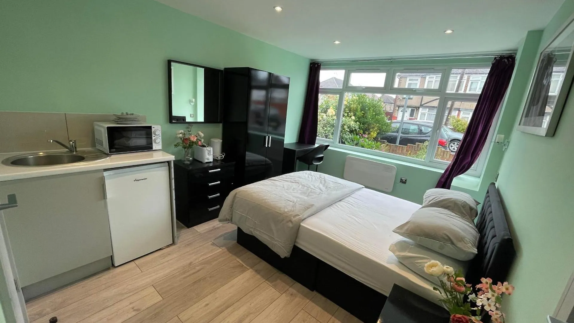 Letzi Private En-Suite, Near Heathrow Airport T3 Hayes  Reino Unido