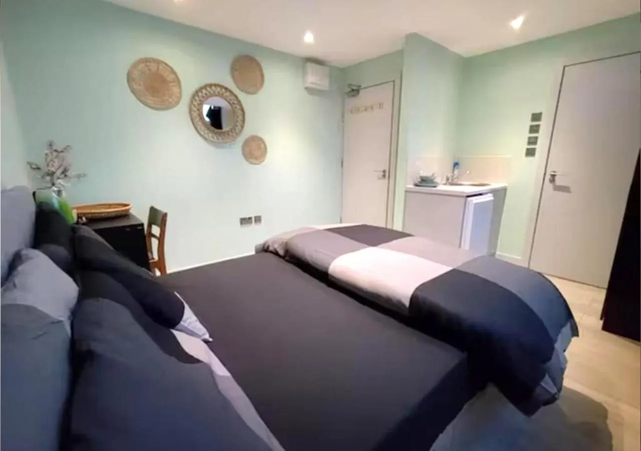 Guest house Letzi Private En-Suite, Near Heathrow Airport T3 Hayes