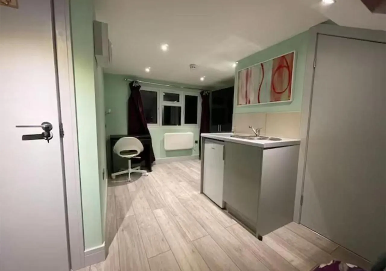 Letzi Private En-Suite, Near Heathrow Airport T3 Hayes  0*, Hayes (Greater London) United Kingdom