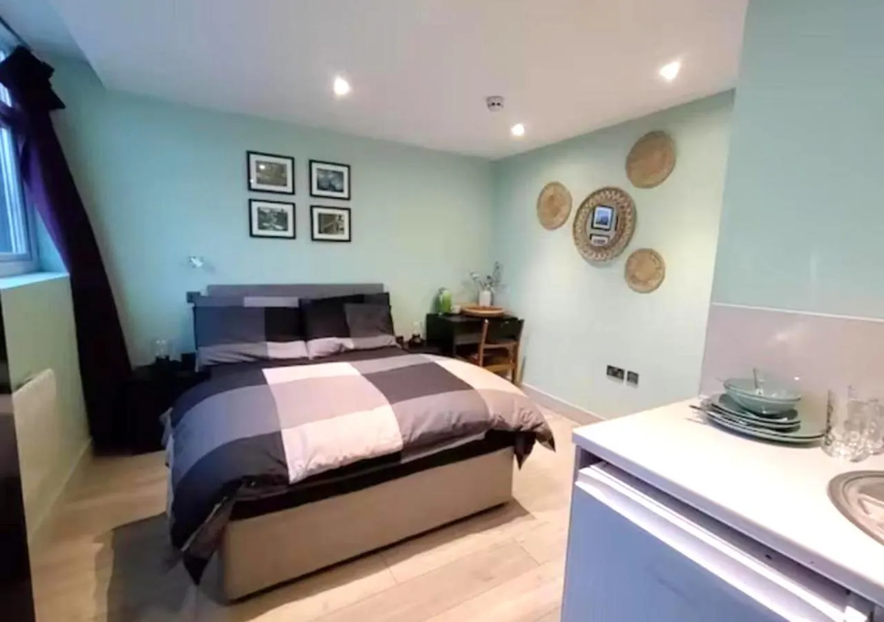 Guest house Letzi Private En-Suite, Near Heathrow Airport T3 Hayes