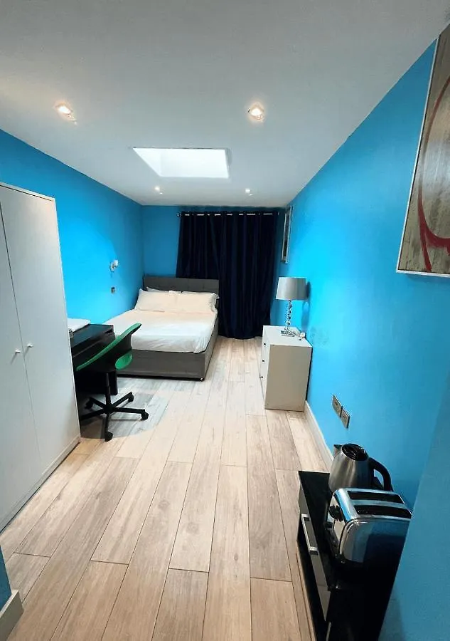 Letzi Private En-Suite, Near Heathrow Airport T3 Hayes