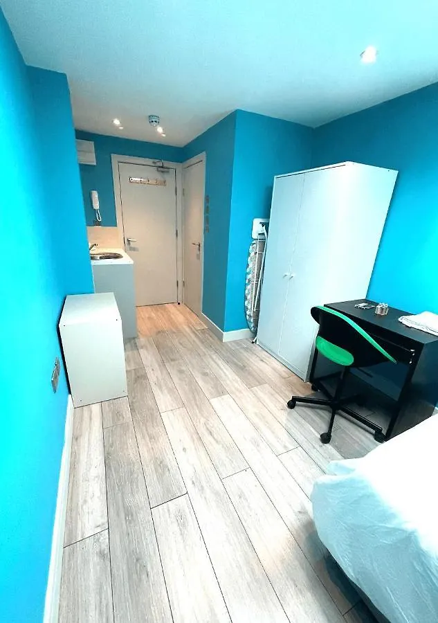 Guest house Letzi Private En-Suite, Near Heathrow Airport T3 Hayes