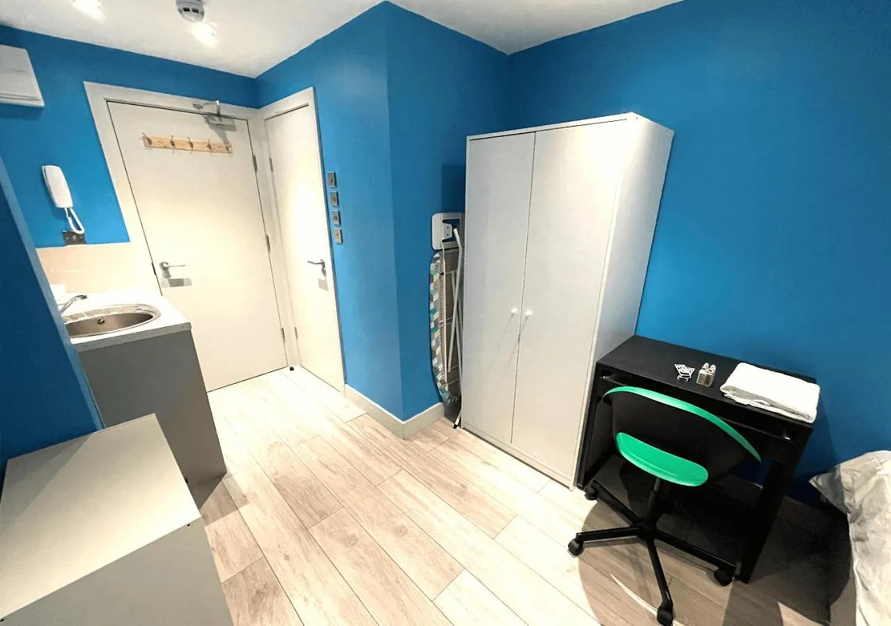 Letzi Private En-Suite, Near Heathrow Airport T3 Hayes  0*, Hayes (Greater London) United Kingdom