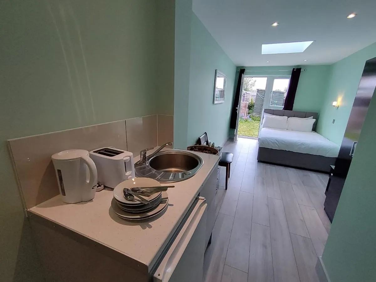 Guest house Letzi Private En-Suite, Near Heathrow Airport T3 Hayes