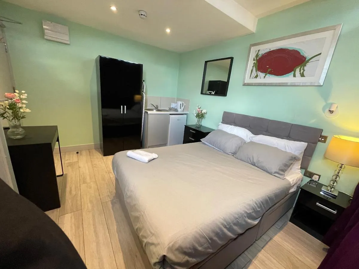 Letzi Private En-Suite, Near Heathrow Airport T3 Hayes