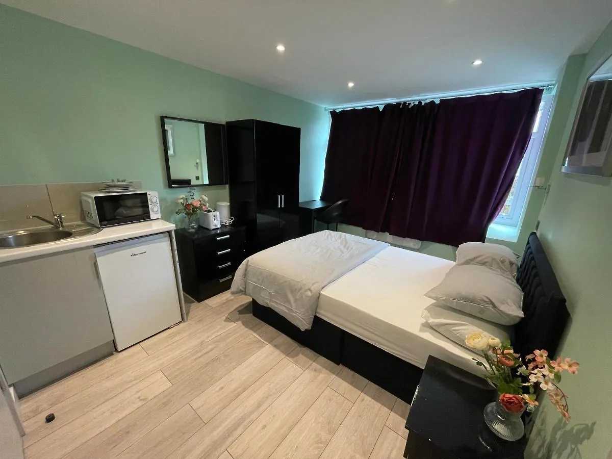Guest house Letzi Private En-Suite, Near Heathrow Airport T3 Hayes  United Kingdom