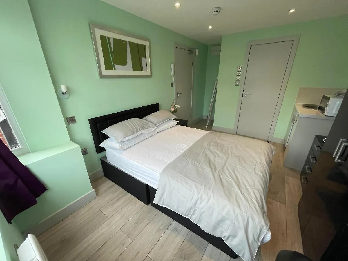 Letzi Private En-Suite, Near Heathrow Airport T3 Hayes  Hayes (Greater London)