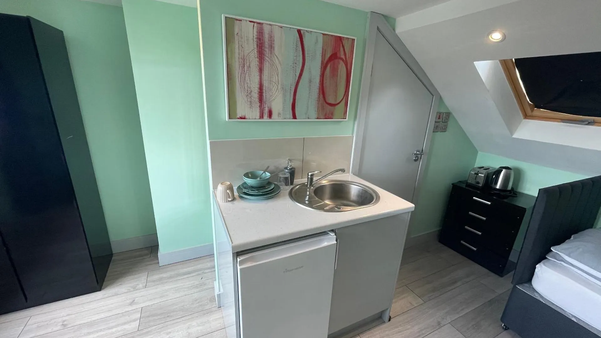 Guest house Letzi Private En-Suite, Near Heathrow Airport T3 Hayes  United Kingdom